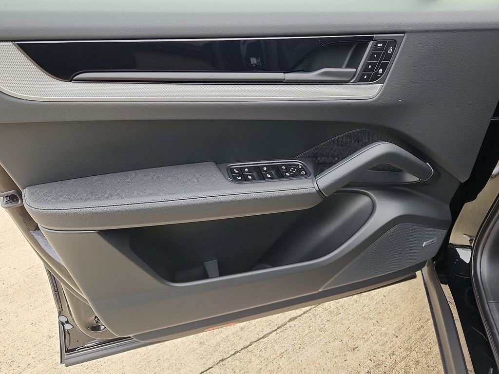 New 2026 Porsche Cayenne S image 11