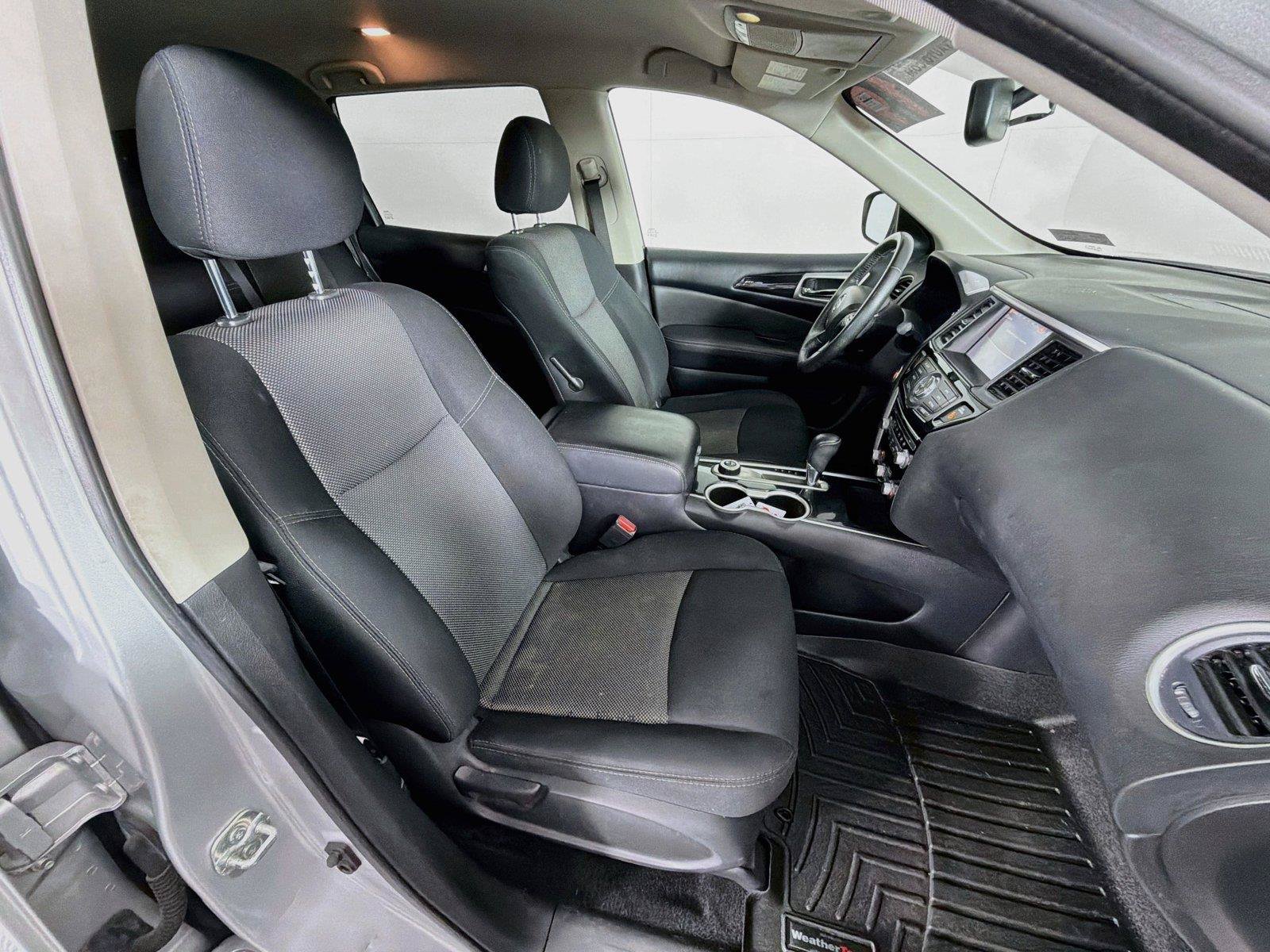 Used 2019 Nissan Pathfinder SV AWD/4WD image 29