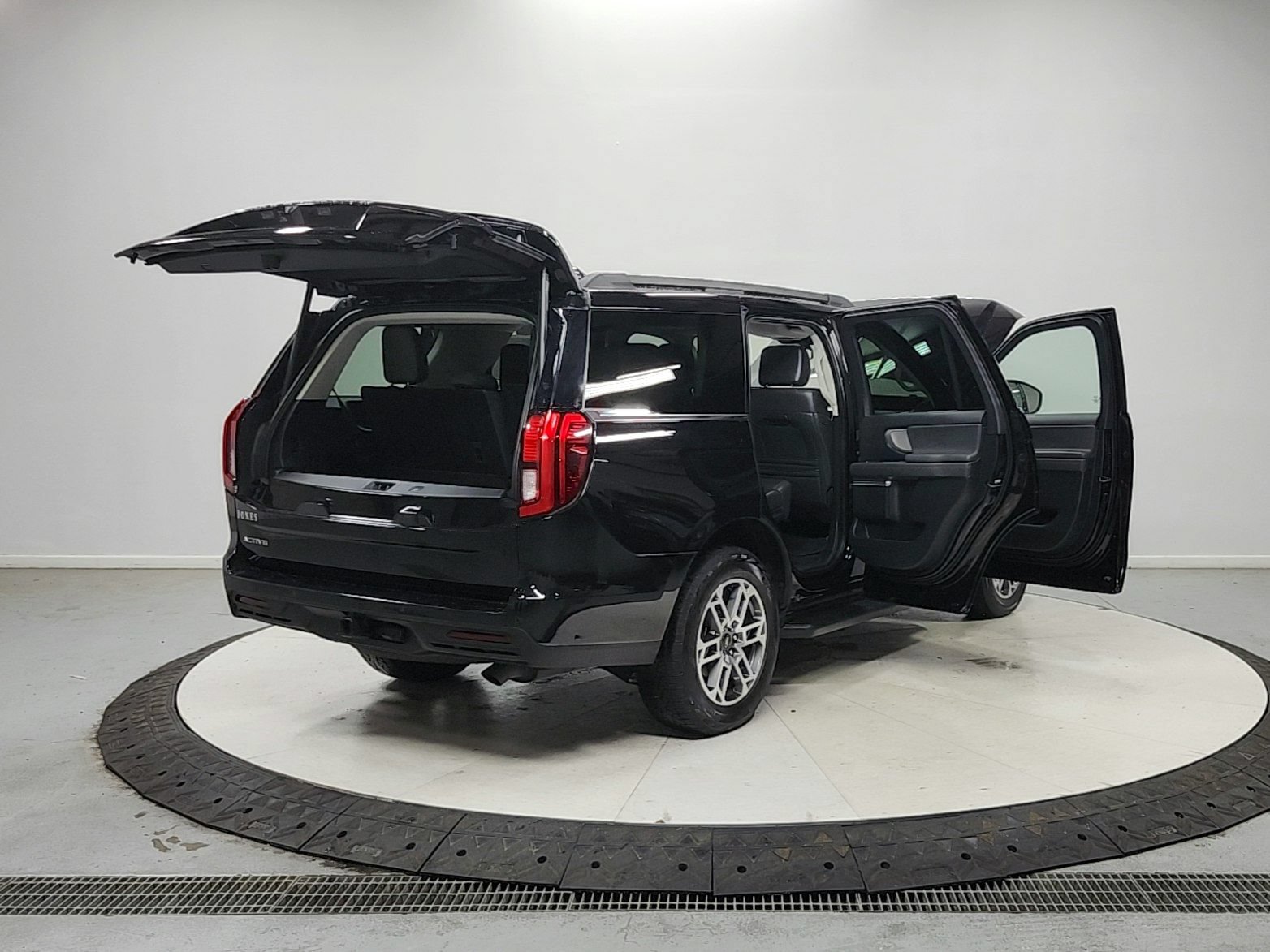 Used 2025 Ford Expedition Active AWD/4WD image 16