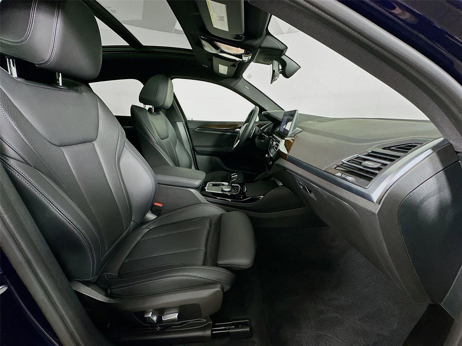 Used 2023 BMW X4 xDrive30i w/ Premium Package image 29