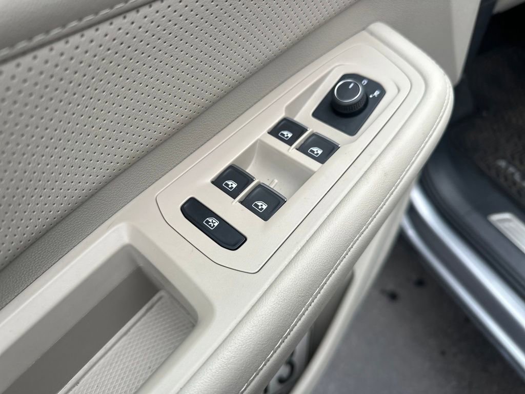 New 2025 Volkswagen Atlas SE image 12