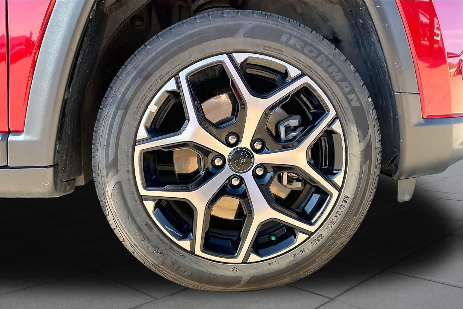 Used 2025 Jeep Compass Limited AWD/4WD image 11