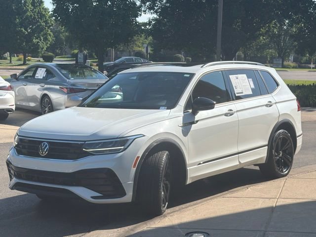 Used 2023 Volkswagen Tiguan SE R-Line AWD/4WD image 3