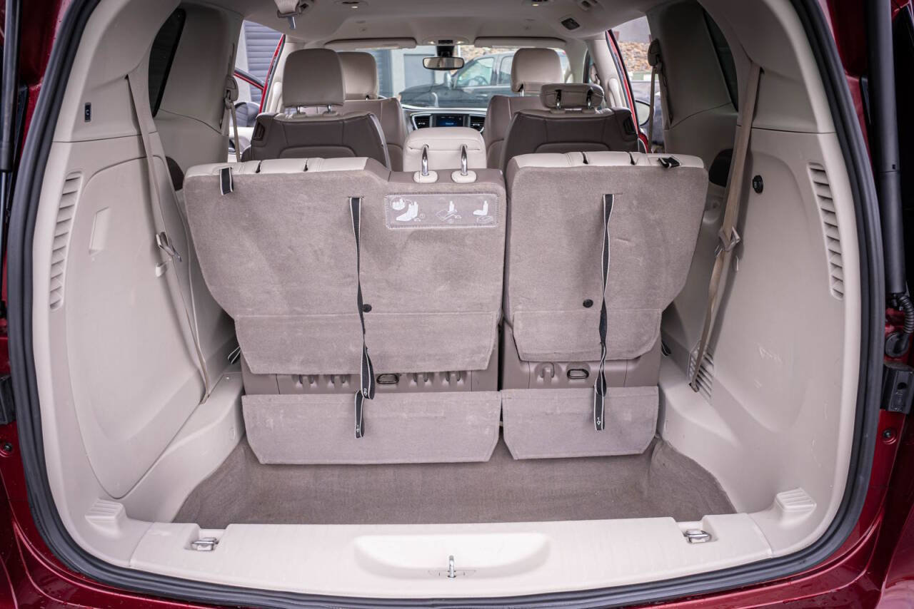 Used 2021 Chrysler Voyager Lxi image 27