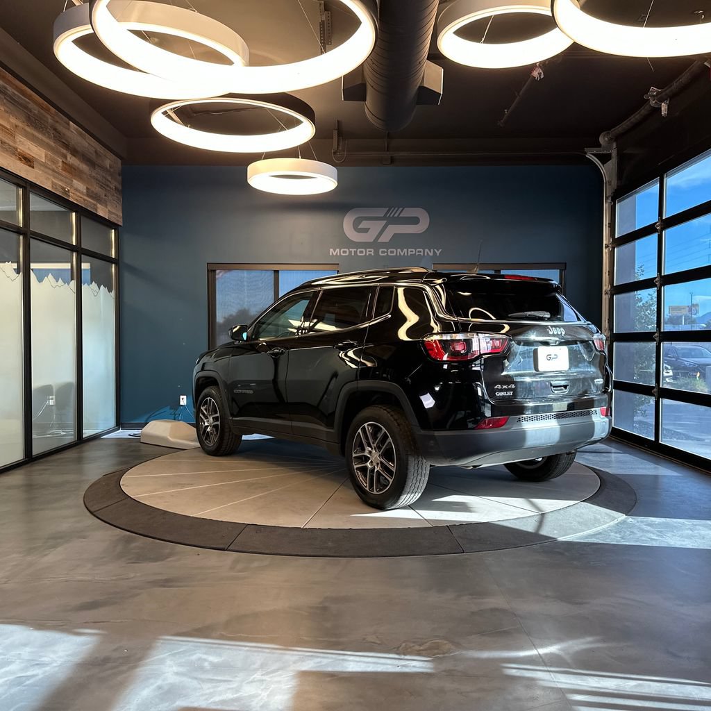 Used 2020 Jeep Compass Latitude w/ Cold Weather Group AWD/4WD image 5