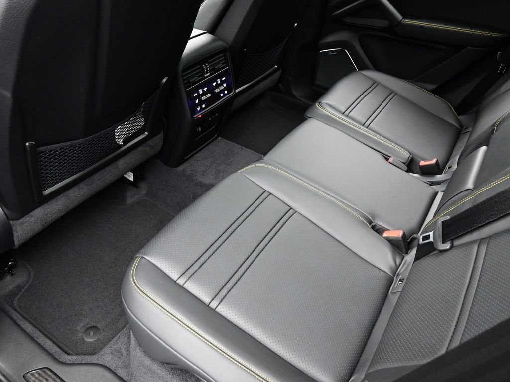 New 2026 Porsche Cayenne Turbo AWD/4WD image 19