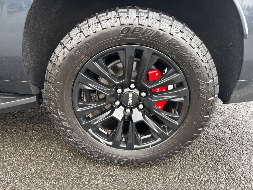 Used 2022 GMC Yukon XL Denali image 9