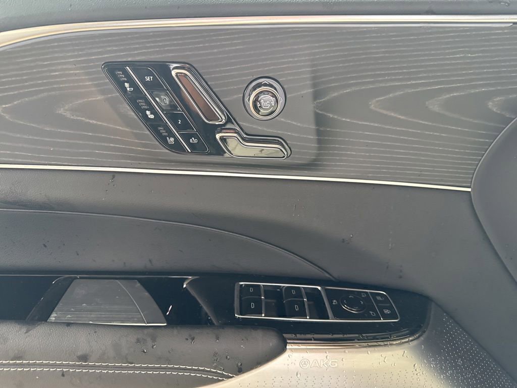 Used 2025 Cadillac Lyriq Sport AWD/4WD image 12