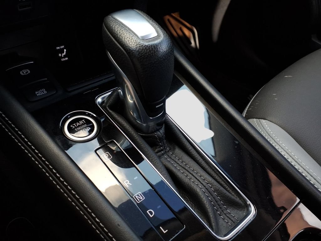 Used 2021 Nissan Kicks SR w/ SR Premium Package FWD image 17