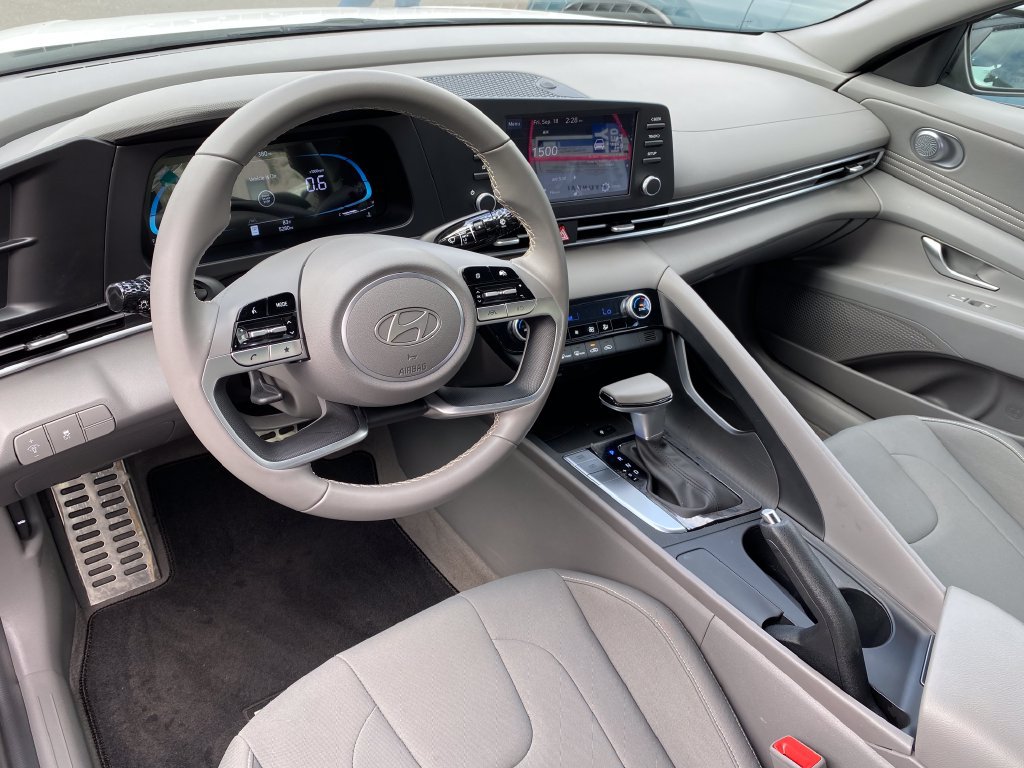 Used 2025 Hyundai Elantra Sport FWD image 13