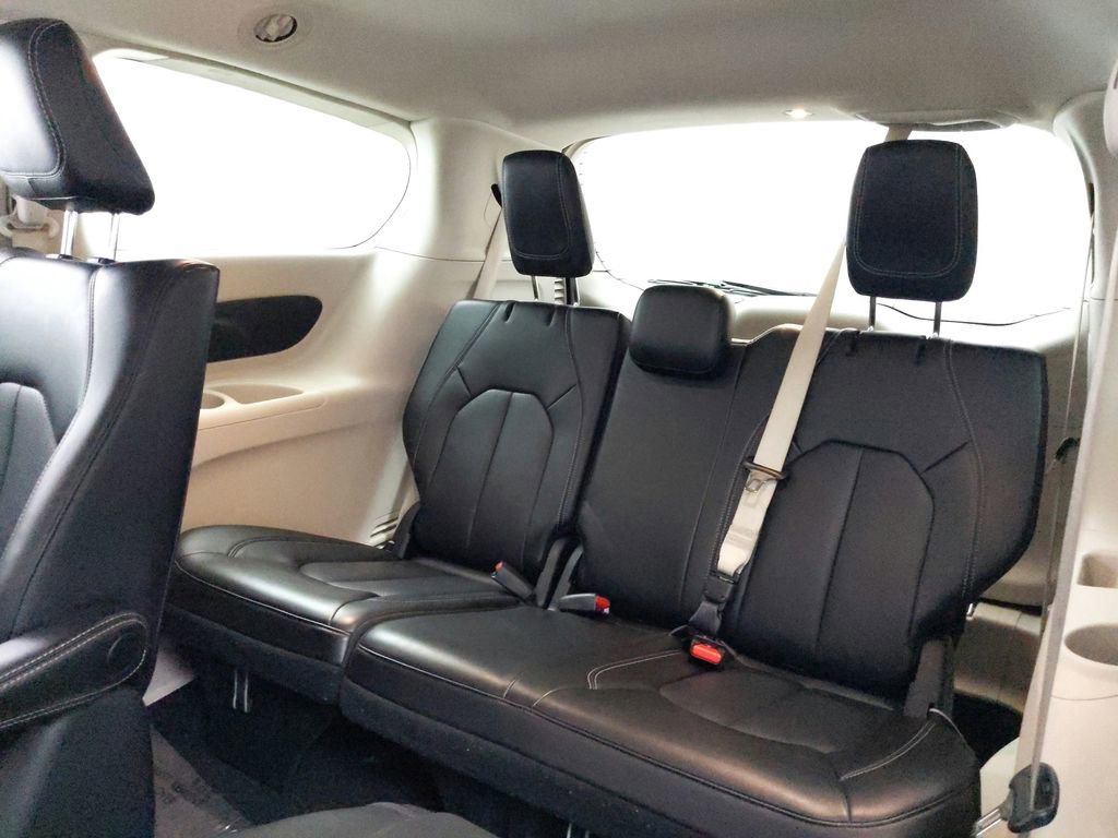 Used 2023 Chrysler Pacifica Touring-L FWD image 25