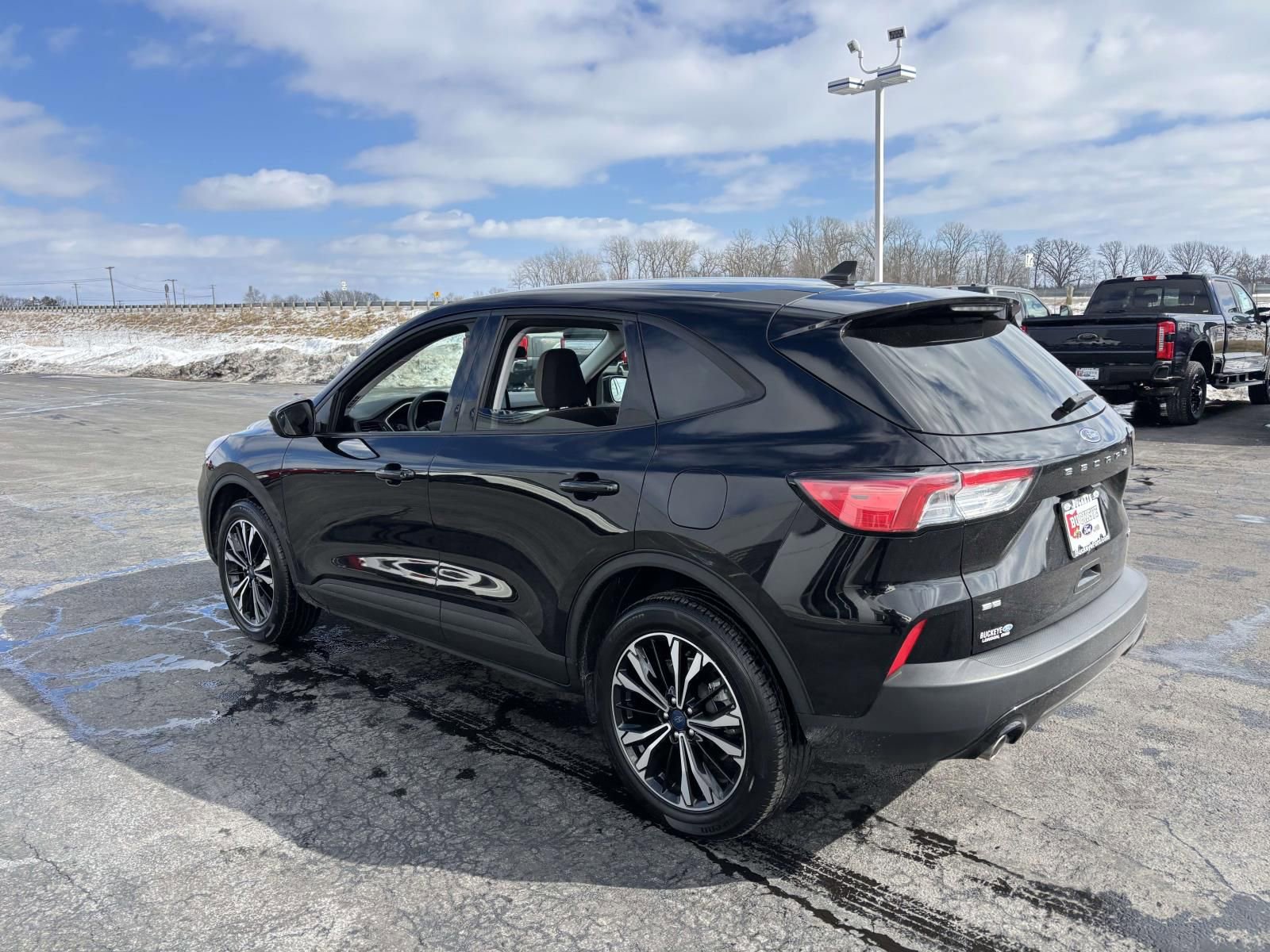 Used 2022 Ford Escape SE w/ SE Sport Appearance Package image 7