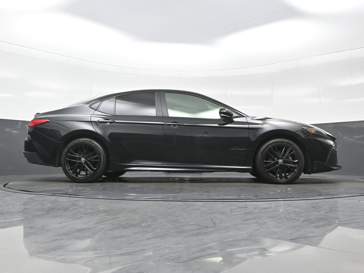 Used 2025 Toyota Camry SE AWD/4WD image 35