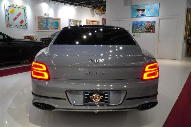 Used 2023 Bentley Flying Spur V8 image 9
