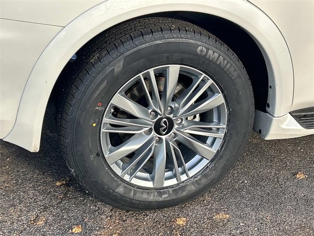 Used 2024 INFINITI QX80 Luxe image 11