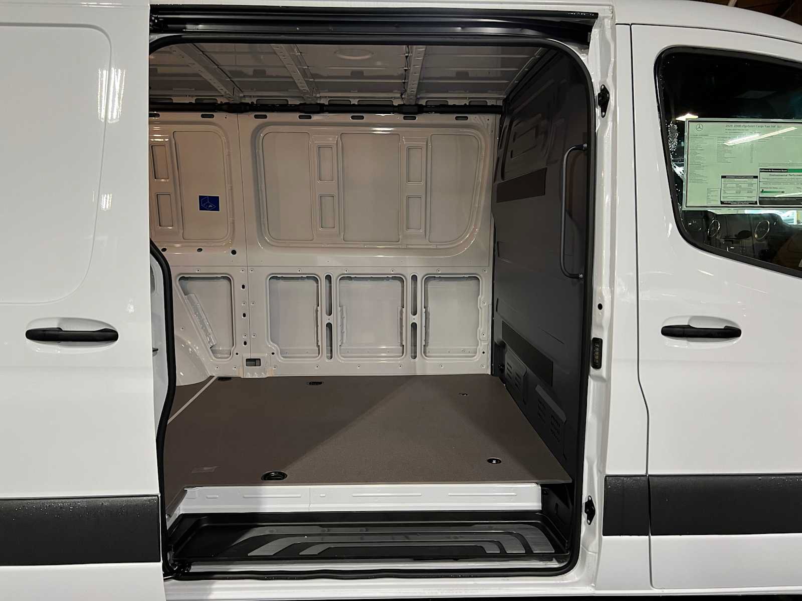 New 2025 Mercedes-Benz eSprinter 144 Cargo image 13