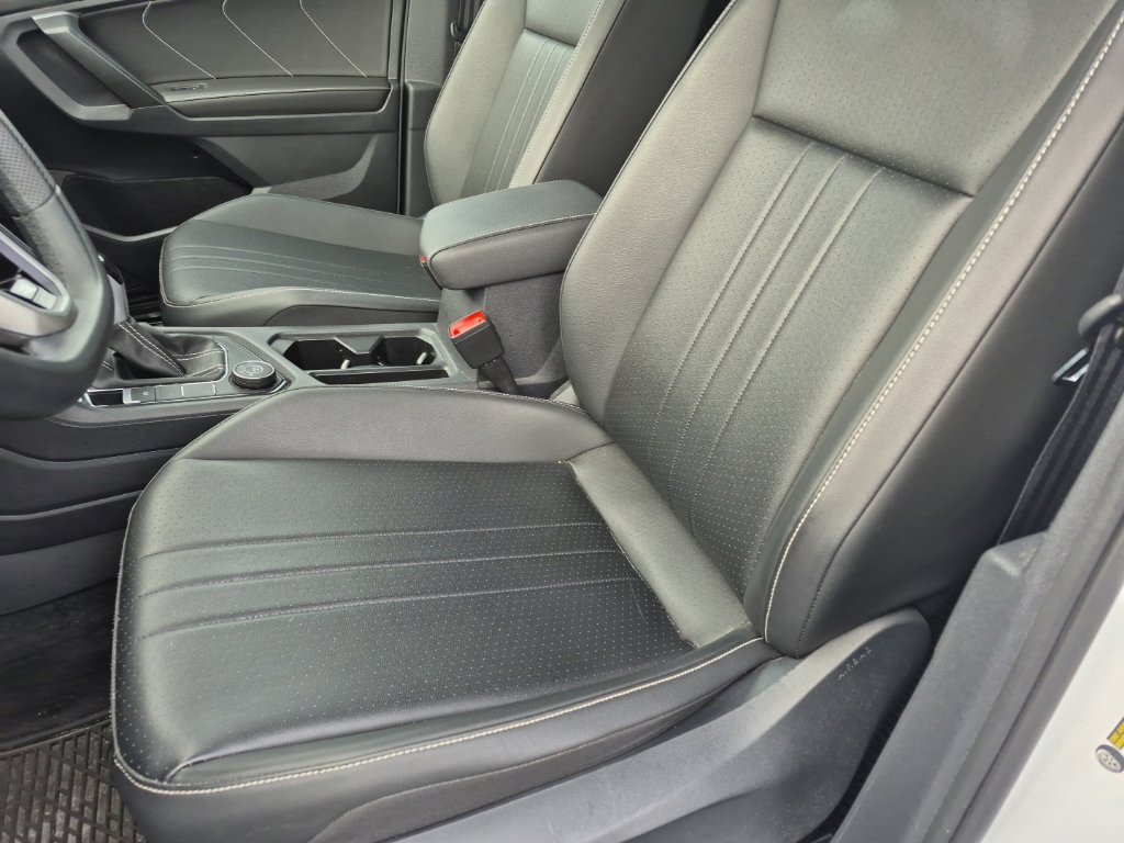 Used 2024 Volkswagen Tiguan SE R-Line AWD/4WD image 11