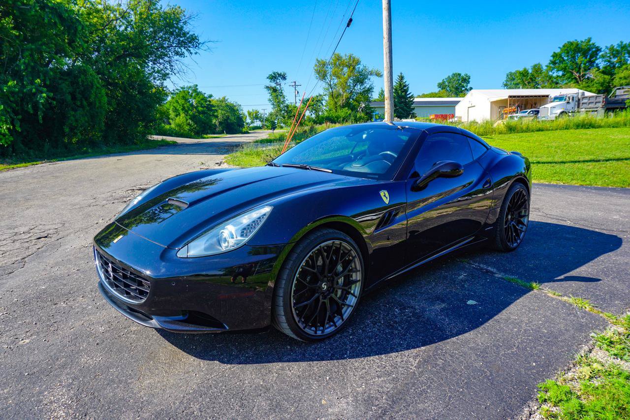 Used 2011 Ferrari California RWD image 8