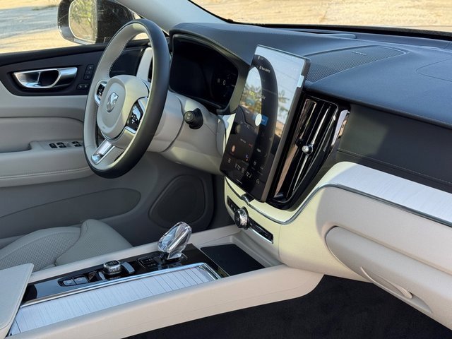 New 2026 Volvo XC60 T8 Ultra w/ Protection Package Premier image 11
