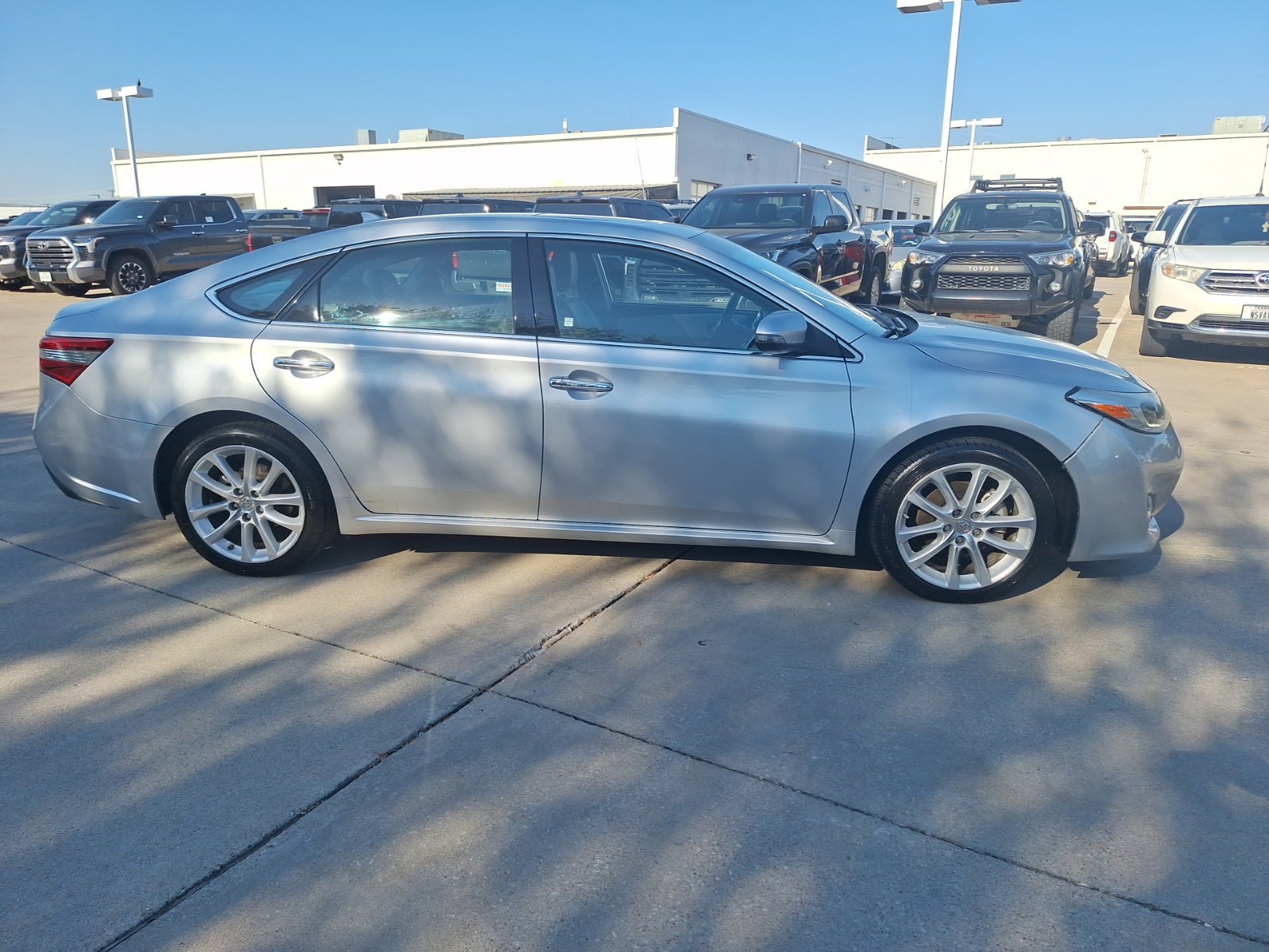 Used 2014 Toyota Avalon Limited FWD image 7