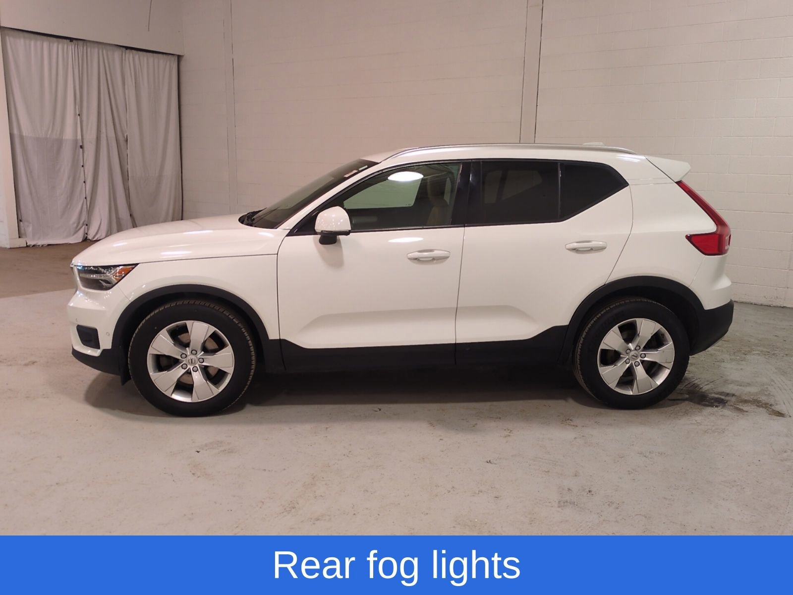 Used 2019 Volvo XC40 T5 Momentum image 6