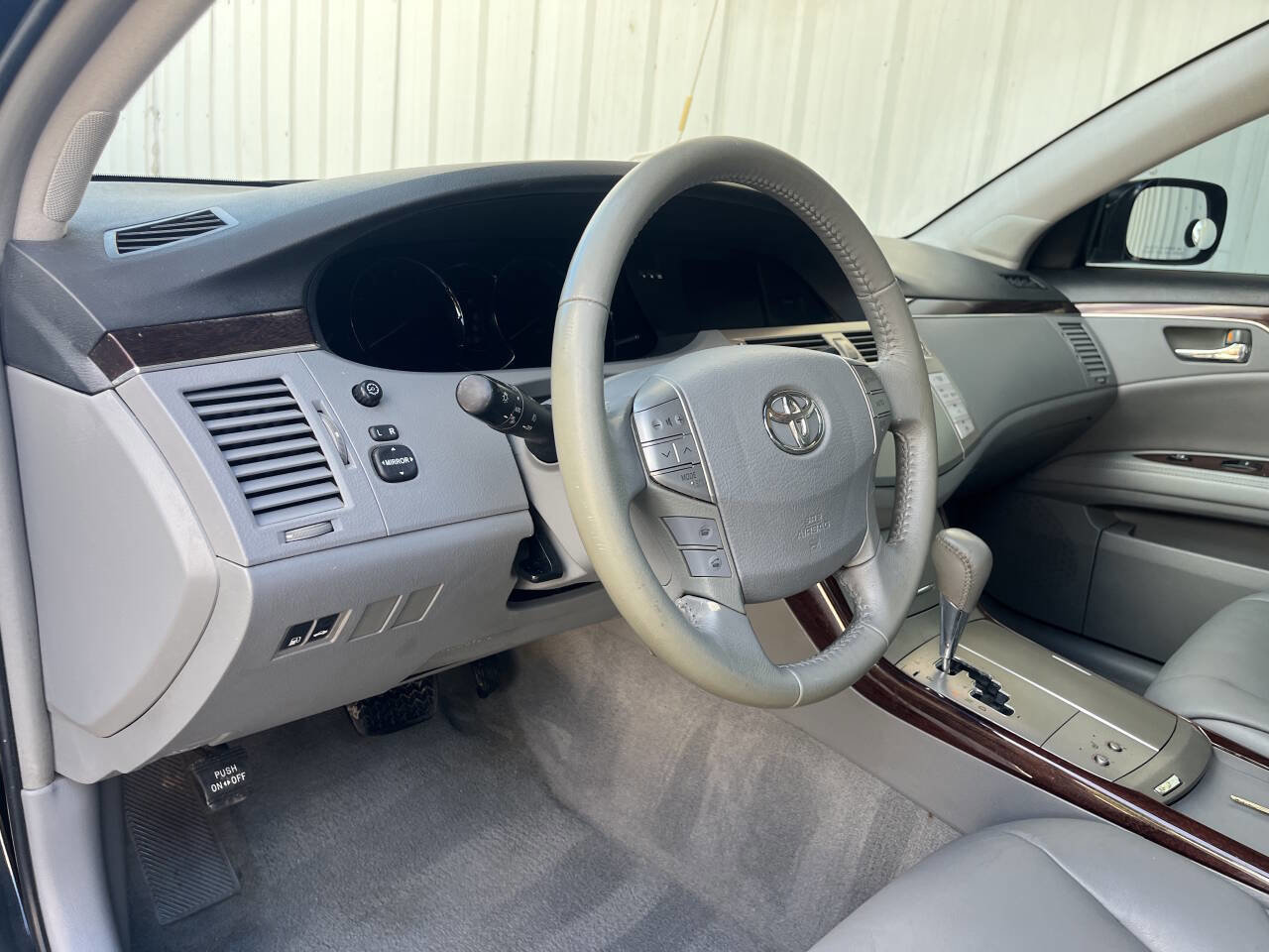 Used 2008 Toyota Avalon XLS image 11