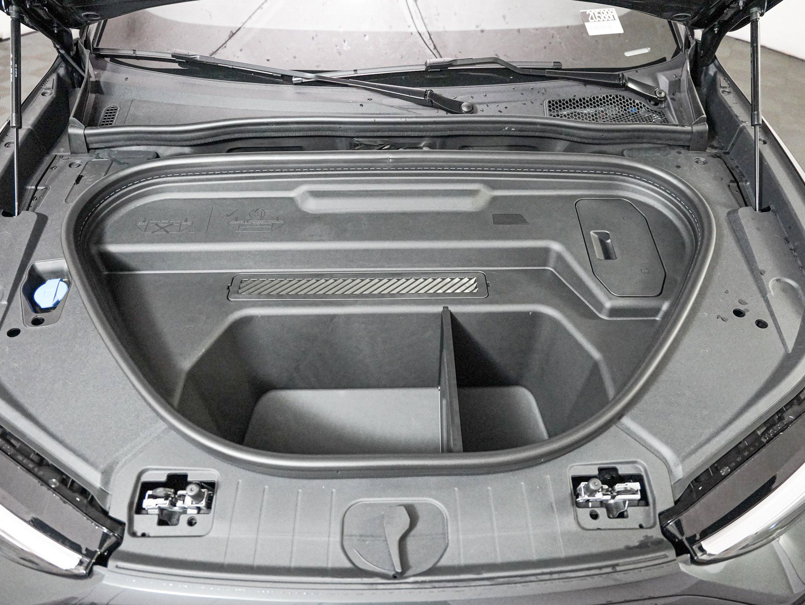 New 2025 Audi Q6 e-tron Premium AWD/4WD image 4