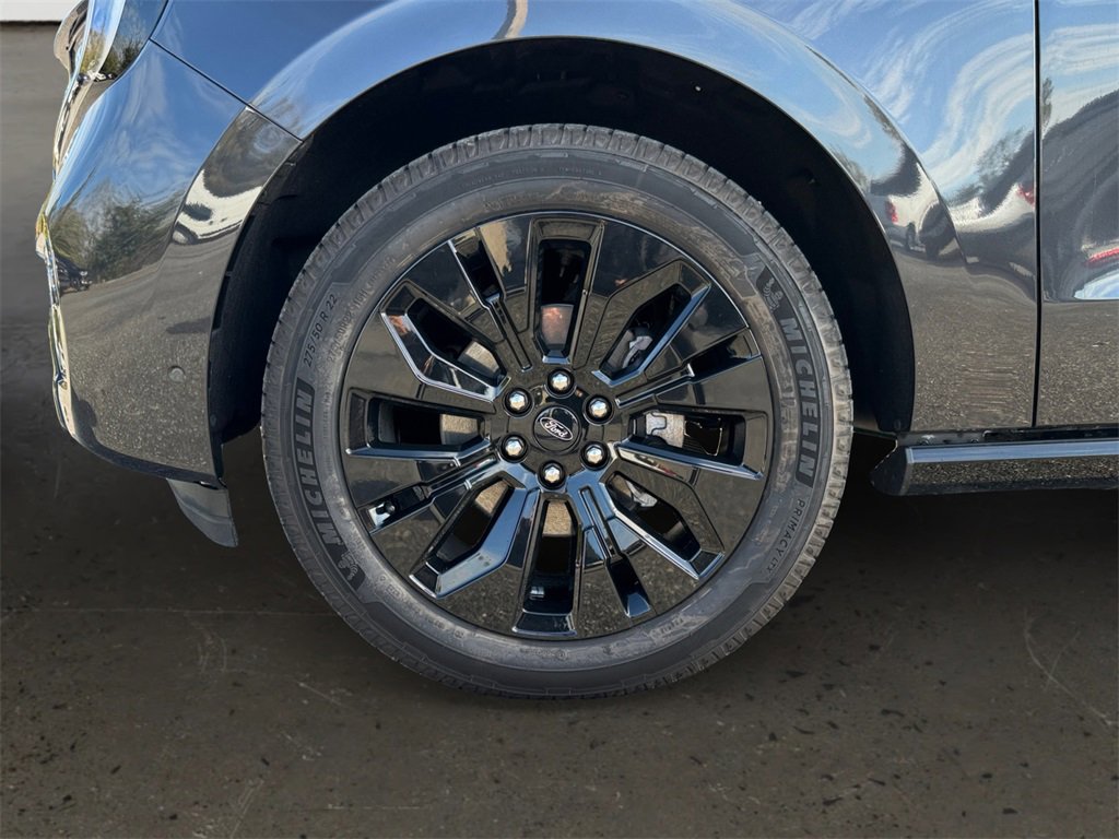 Used 2025 Ford Expedition Platinum w/ Stealth Appearance Package image 10