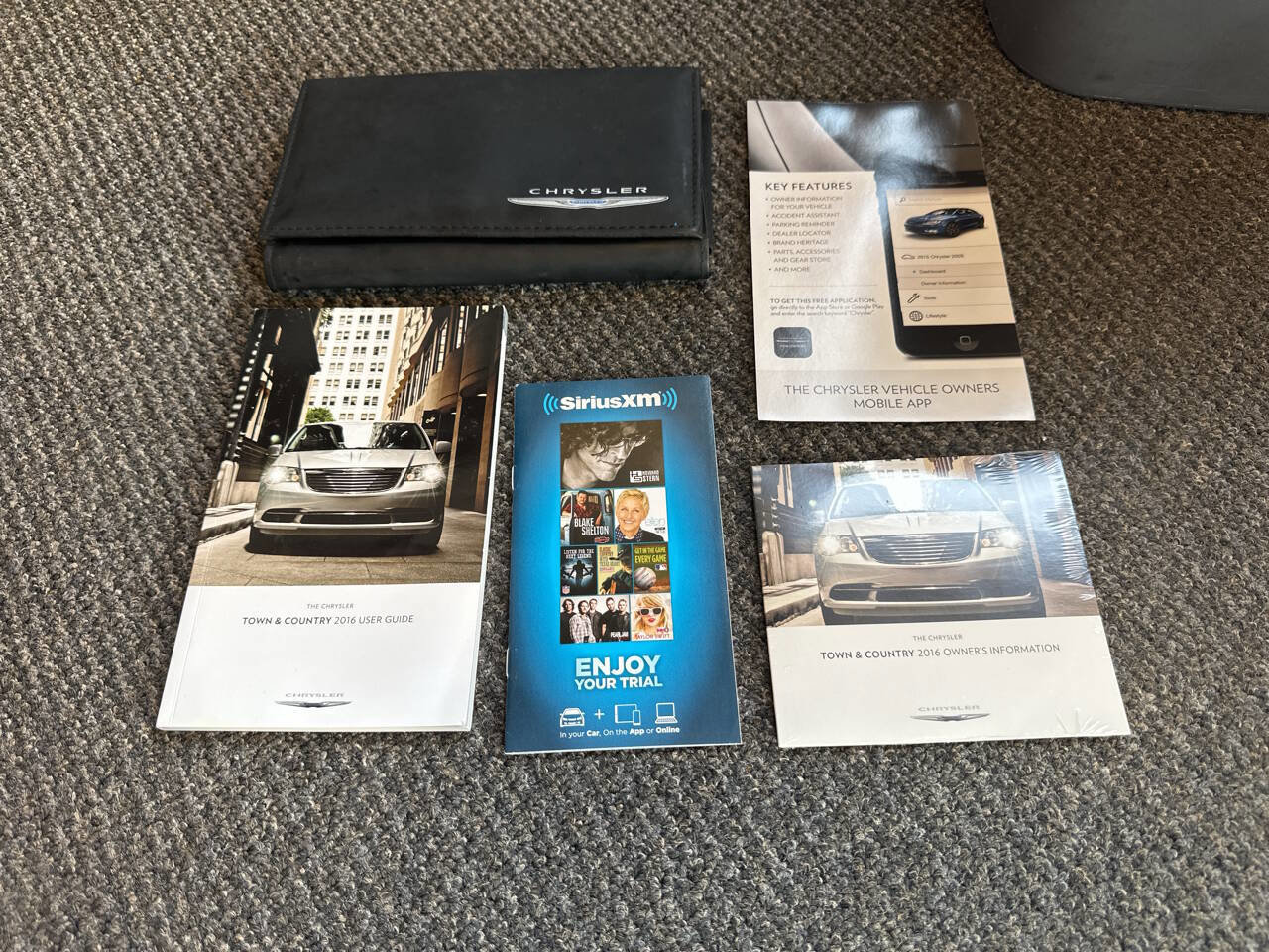 Used 2016 Chrysler Town & Country Touring w/ Driver Convenience Group image 25