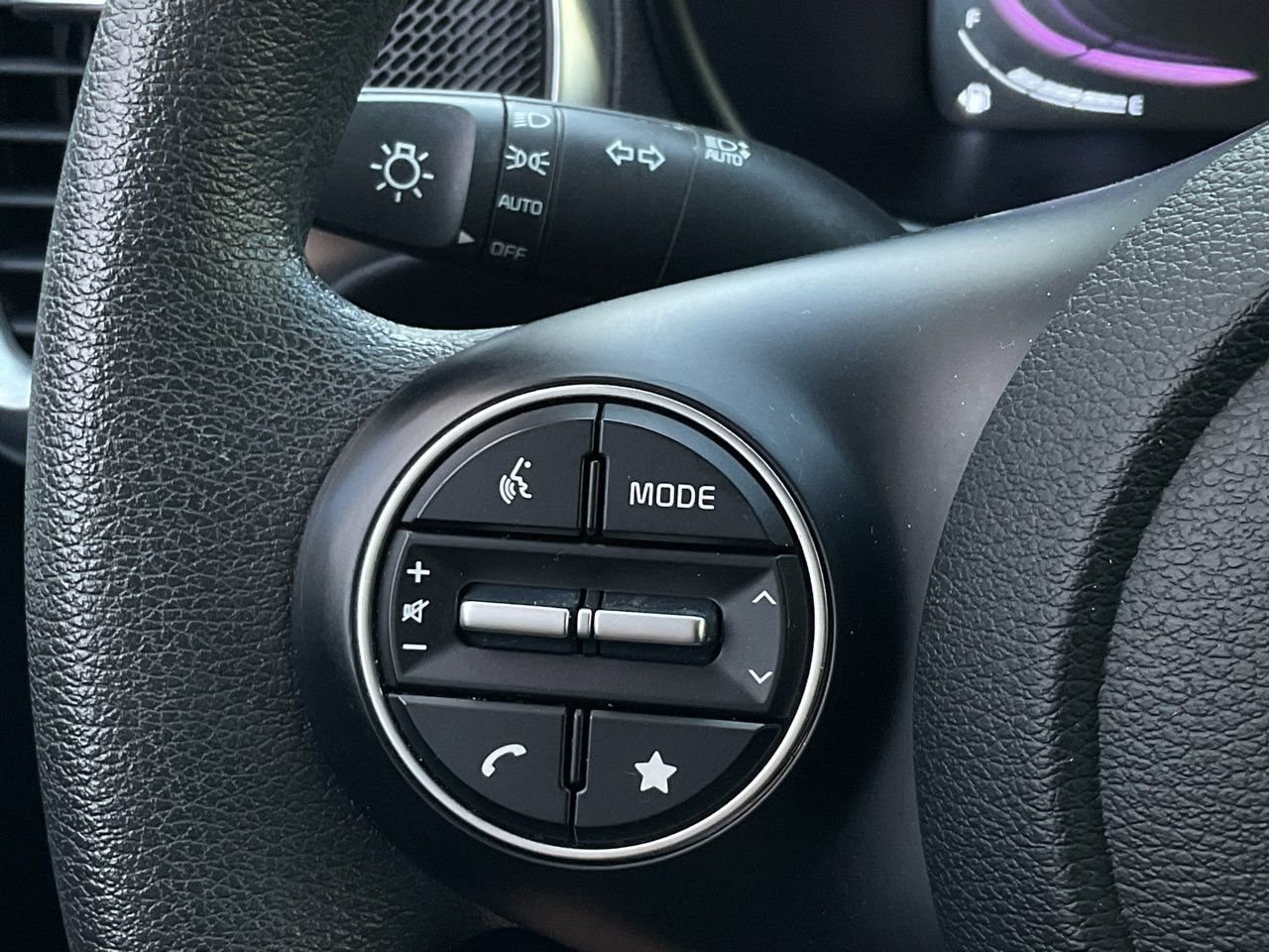 Used 2025 Kia Soul LX w/ LX Technology Package image 23