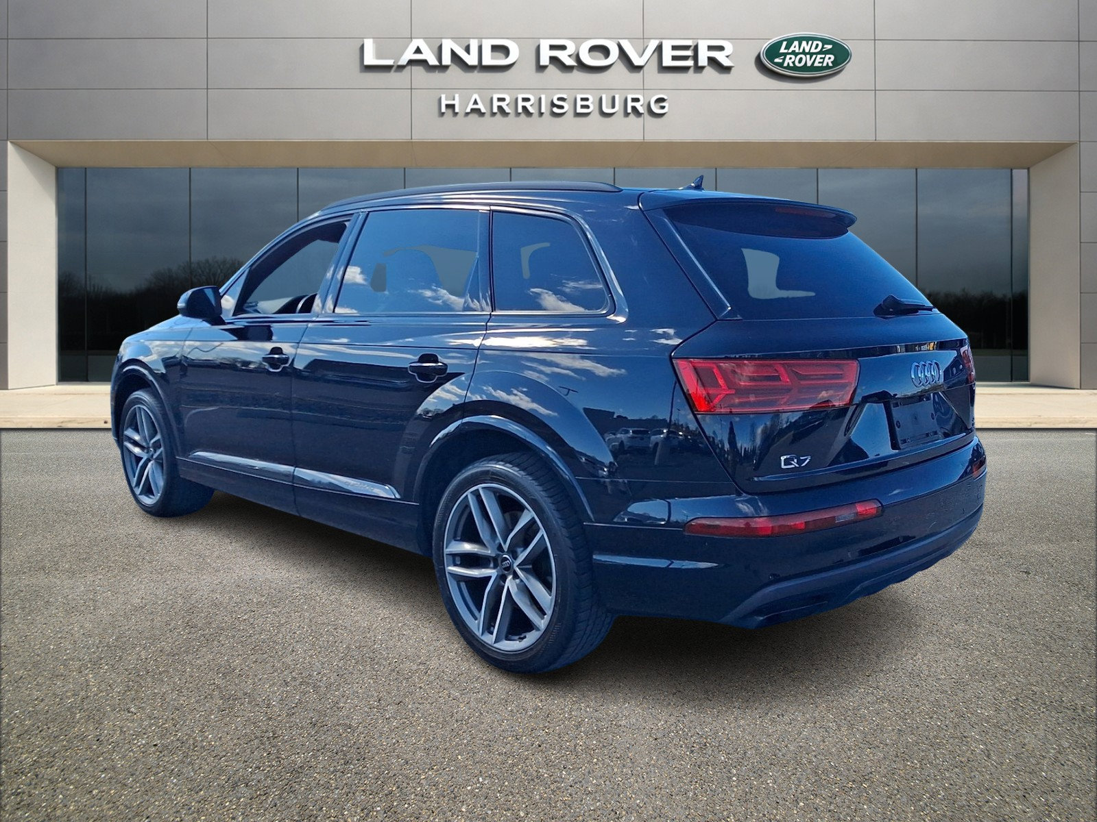 Used 2018 Audi Q7 3.0T Prestige image 2