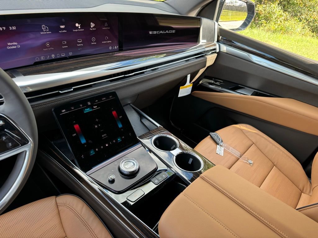 New 2026 Cadillac Escalade Luxury w/ LPO, Floor Liner Package image 30
