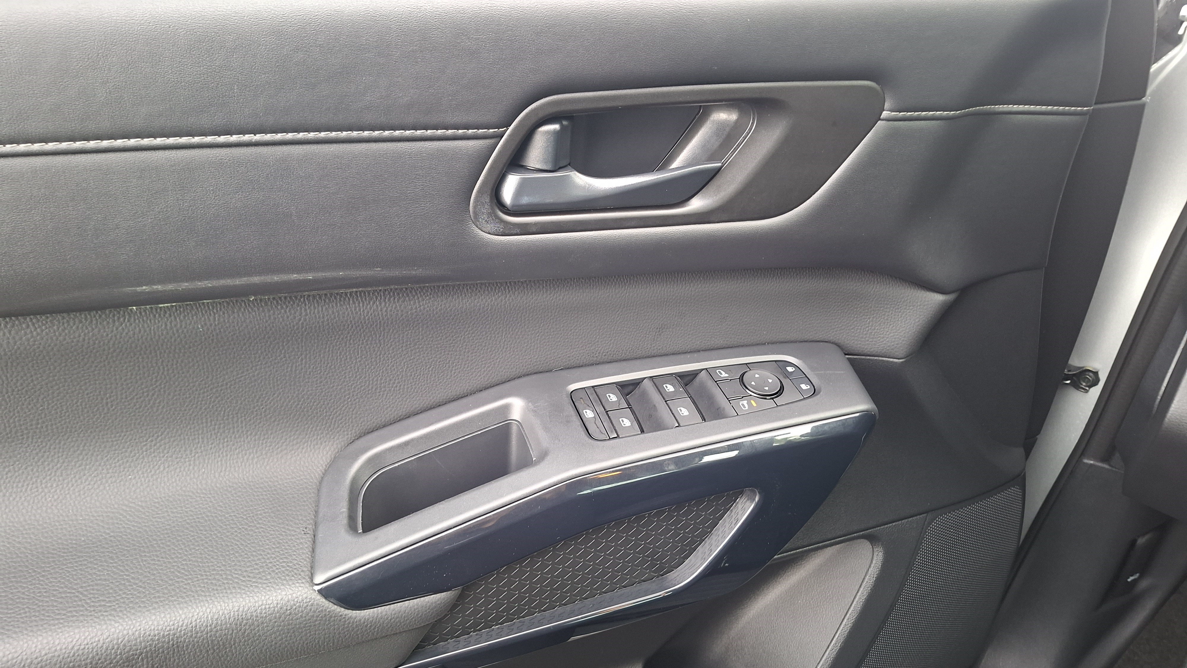 Certified 2025 Nissan Pathfinder S AWD/4WD image 17