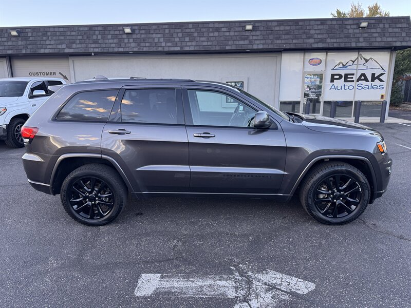 Used 2017 Jeep Grand Cherokee Altitude AWD/4WD image 8