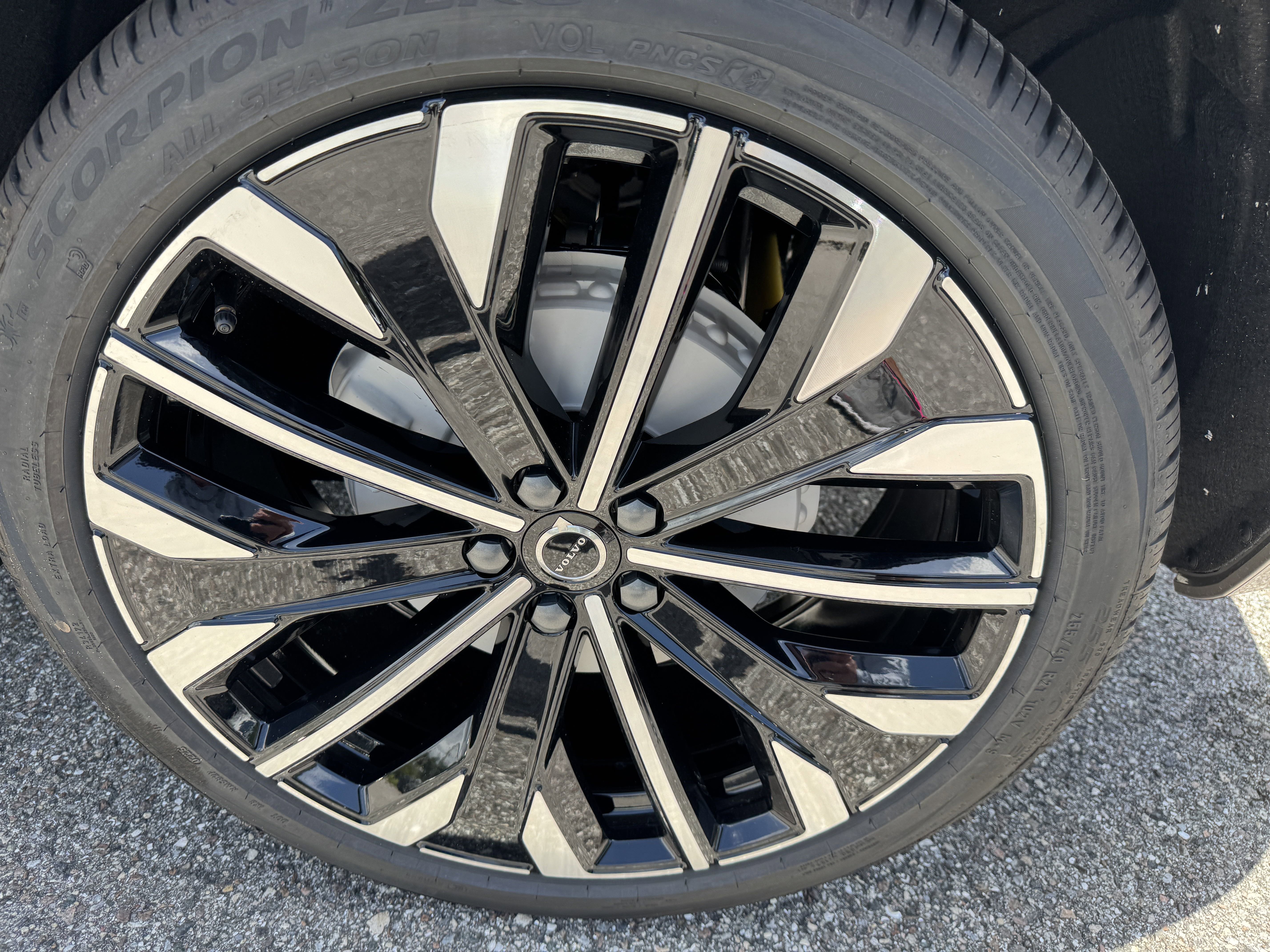 New 2026 Volvo XC60 B5 Ultra w/ Protection Package image 31