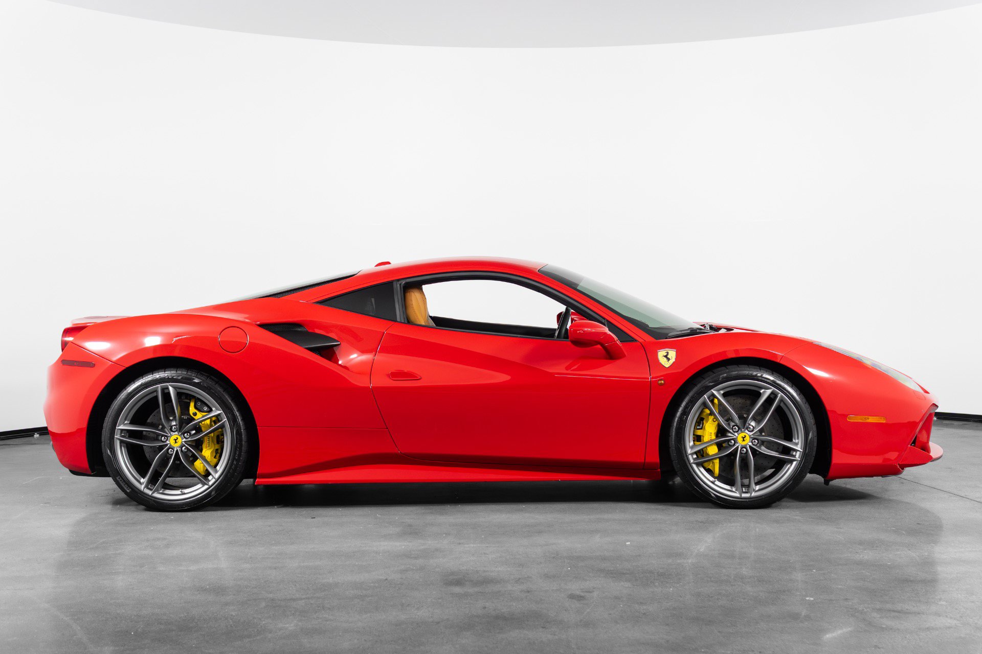 Used 2017 Ferrari 488 GTB RWD image 18