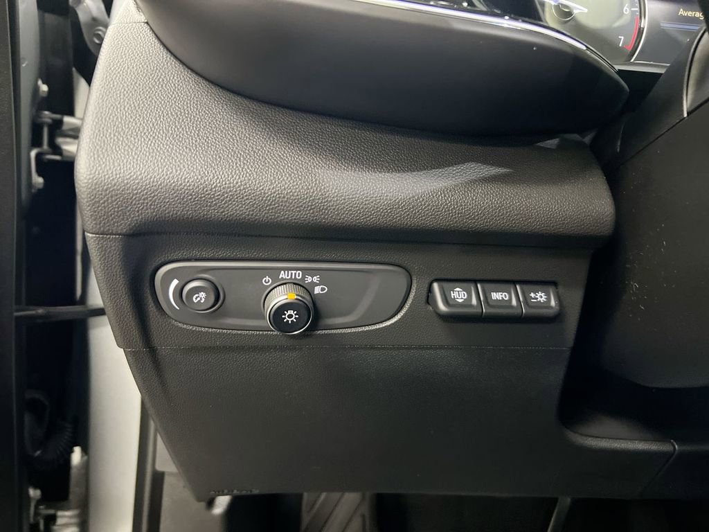 Used 2023 Buick Envision Avenir AWD/4WD image 18