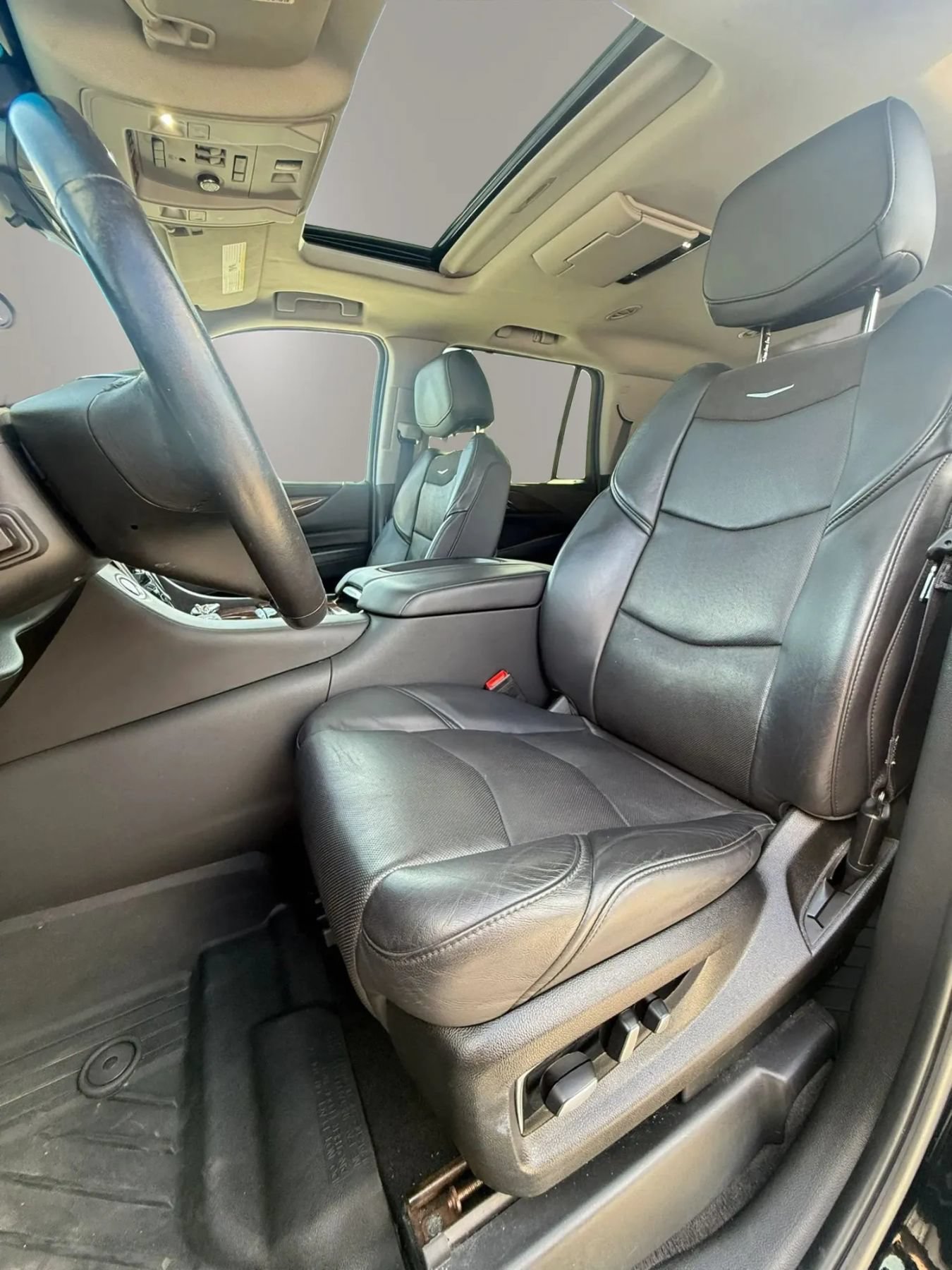 Used 2020 Cadillac Escalade Luxury AWD/4WD image 16