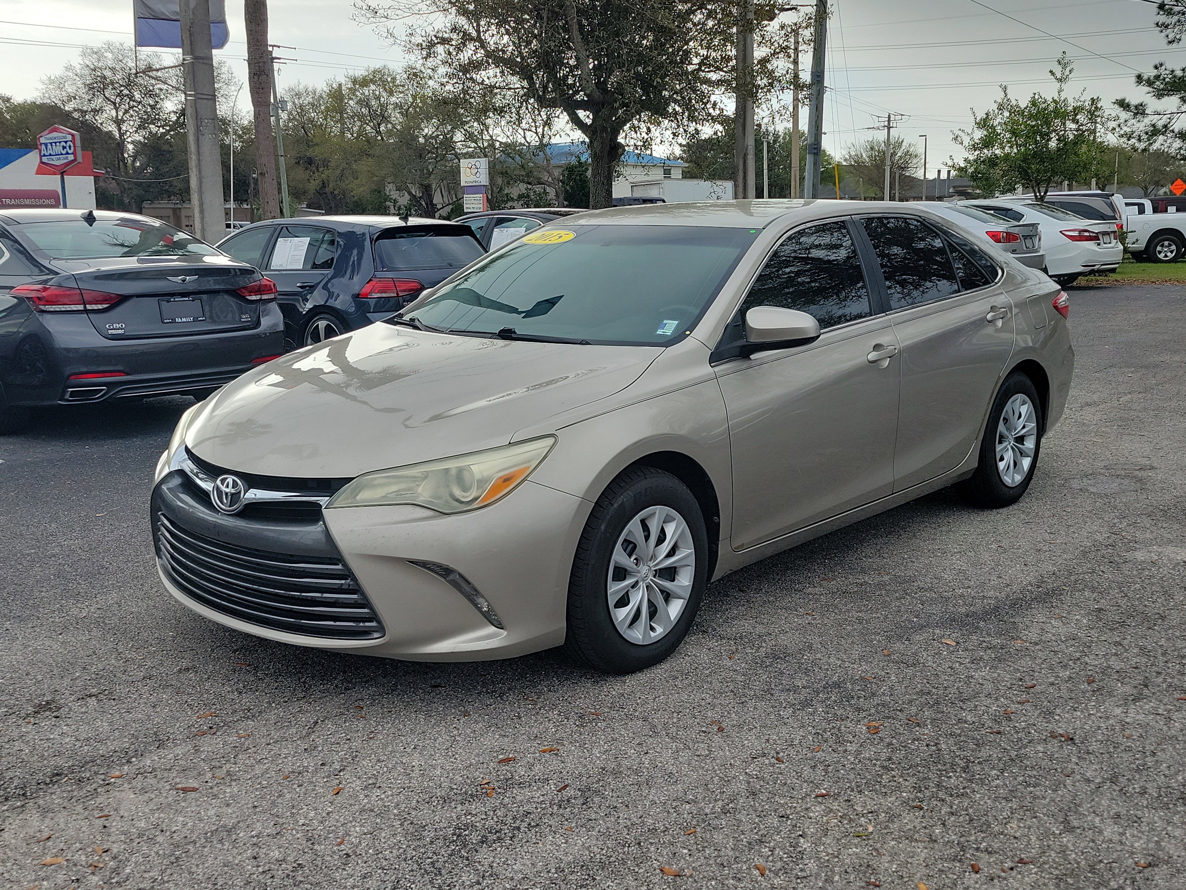 Used 2015 Toyota Camry LE image 3
