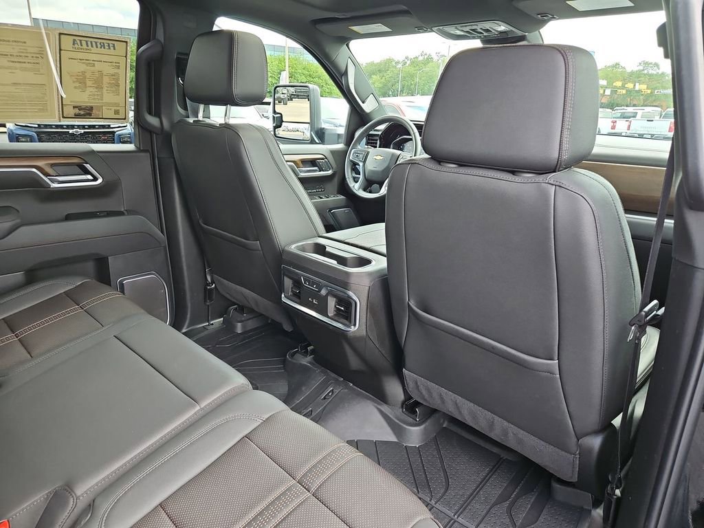 Certified 2025 Chevrolet Silverado 1500 High Country w/ High Country Premium Package AWD/4WD image 22