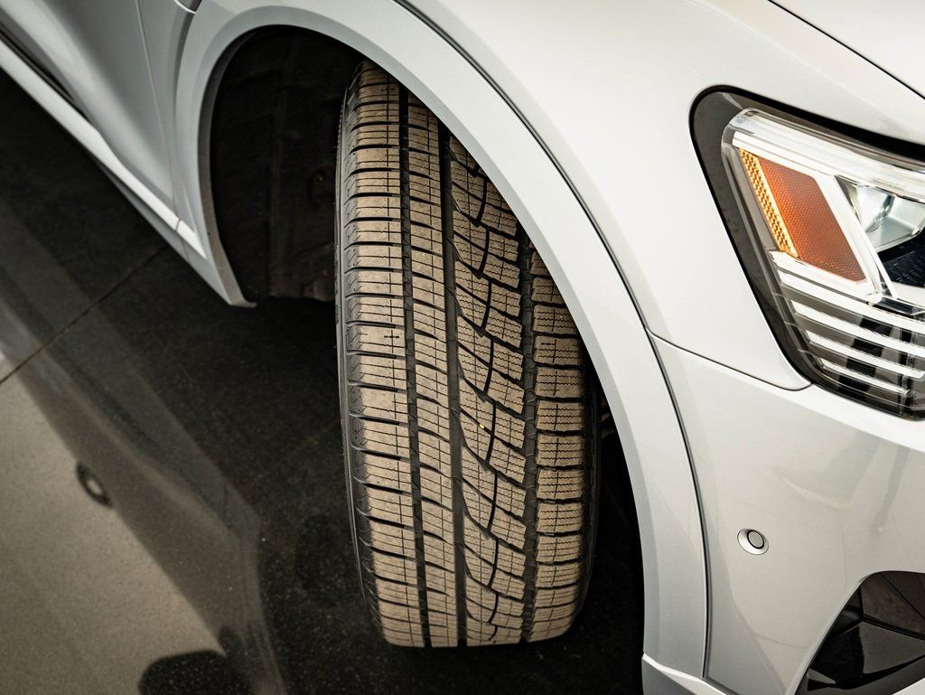 Used 2022 Audi e-tron Premium w/ Convenience Plus Package image 39