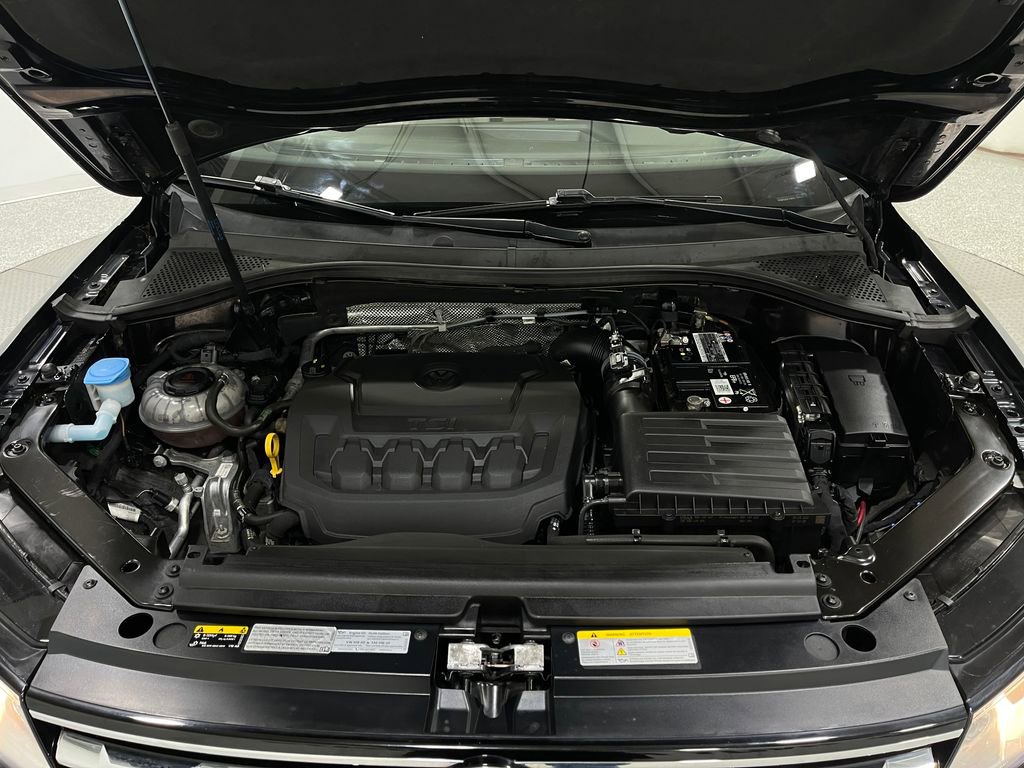 Used 2021 Volkswagen Tiguan SE w/ Panoramic Sunroof Package image 25