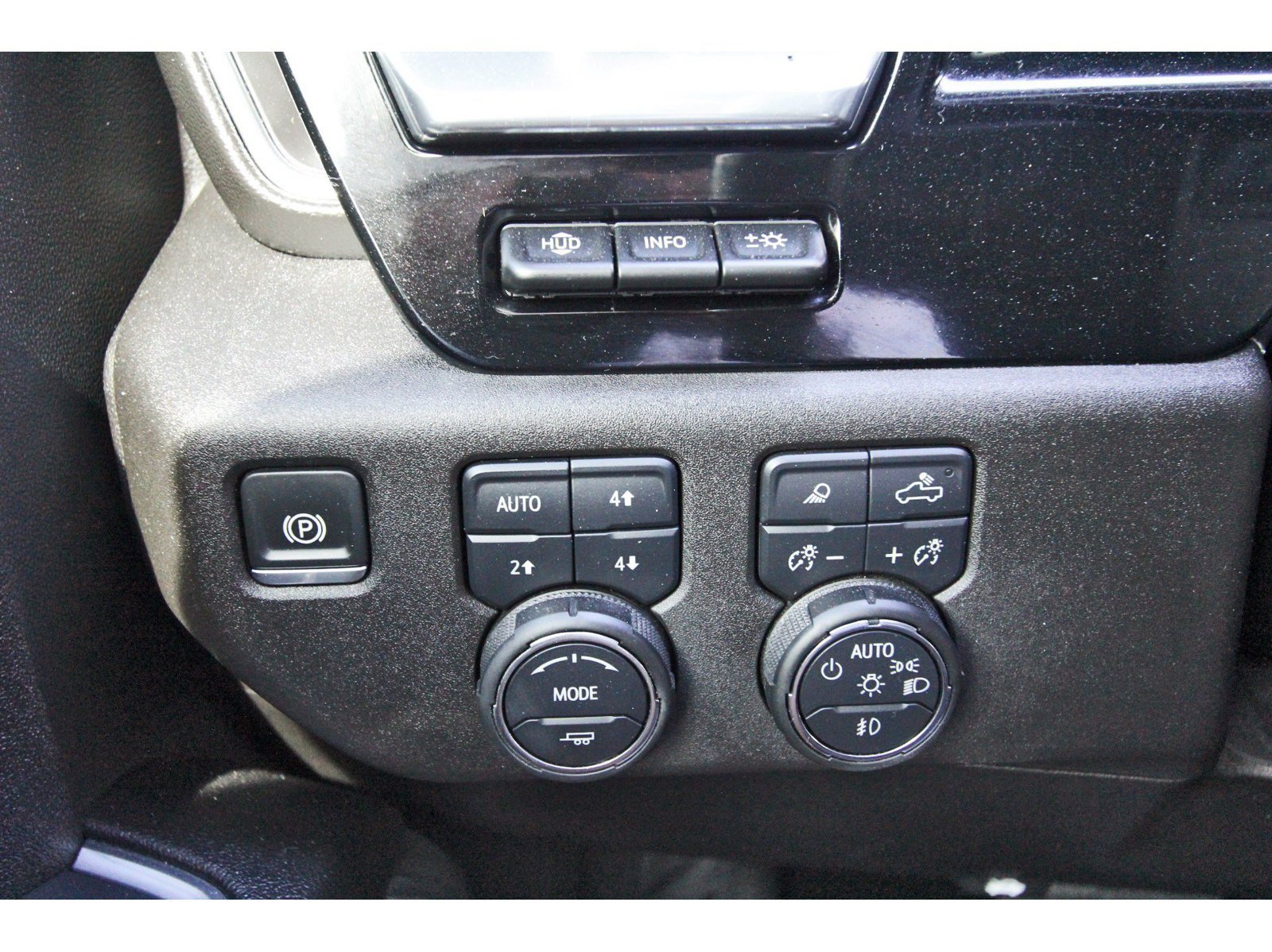 Used 2025 Chevrolet Silverado 3500 High Country w/ High Country Premium Package AWD/4WD image 19