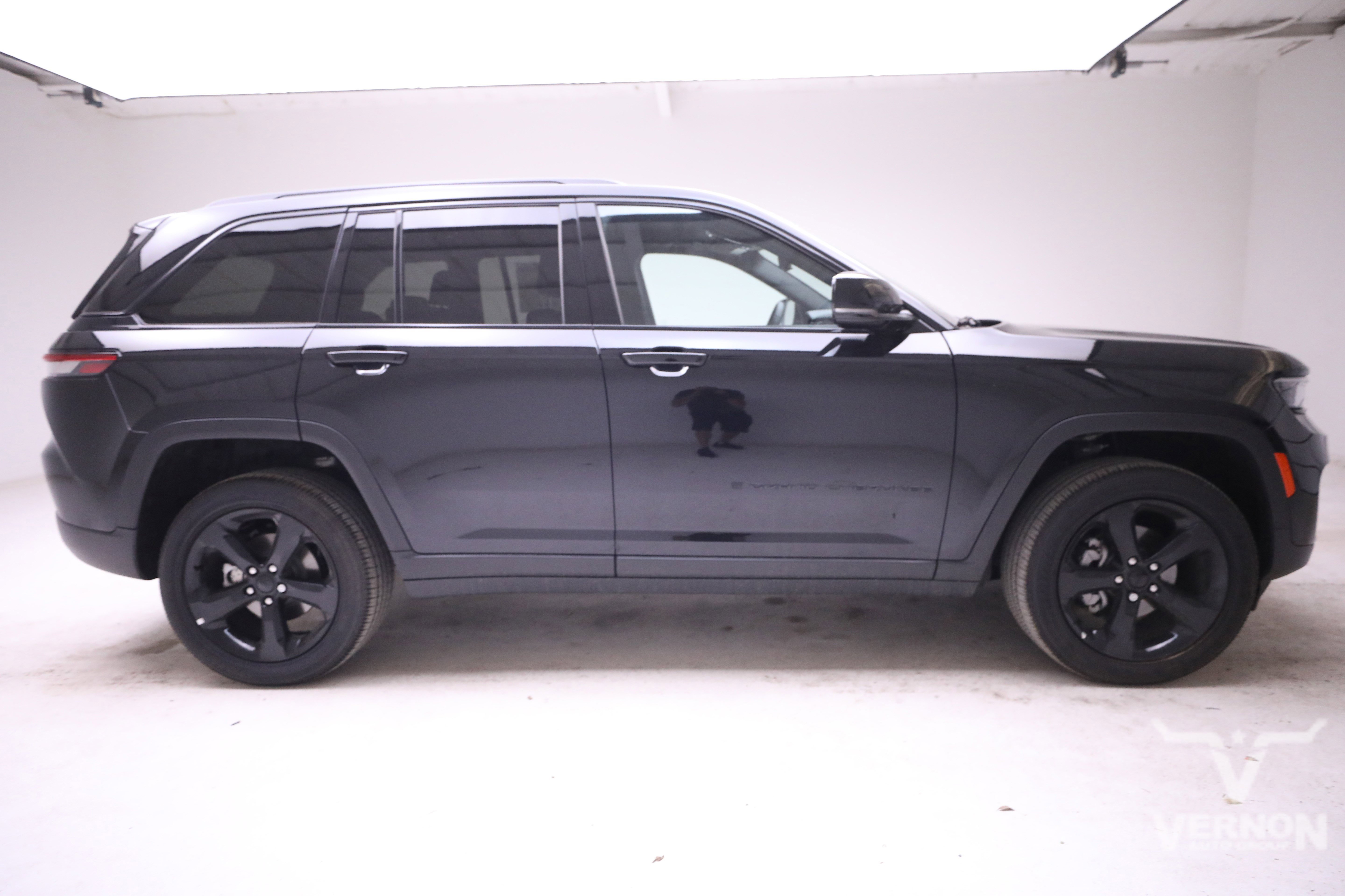 New 2025 Jeep Grand Cherokee Altitude image 6