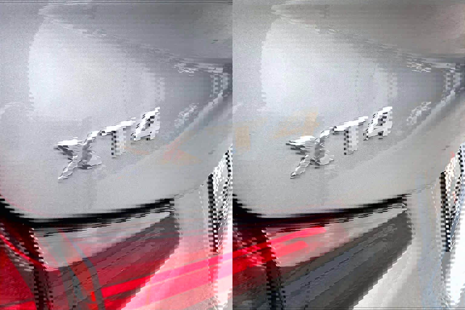 Used 2025 Cadillac XT4 Premium Luxury FWD image 32