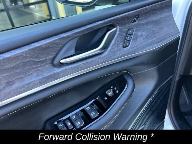 Certified 2023 Jeep Grand Cherokee Overland w/ Luxury Tech Group IV AWD/4WD image 15