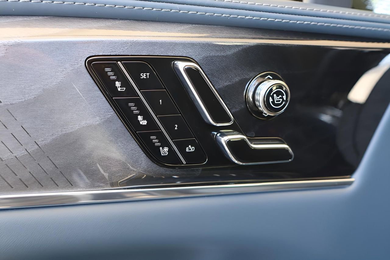 New 2025 Cadillac Escalade IQ Luxury 2 w/ LPO, Radiant Package AWD/4WD image 10