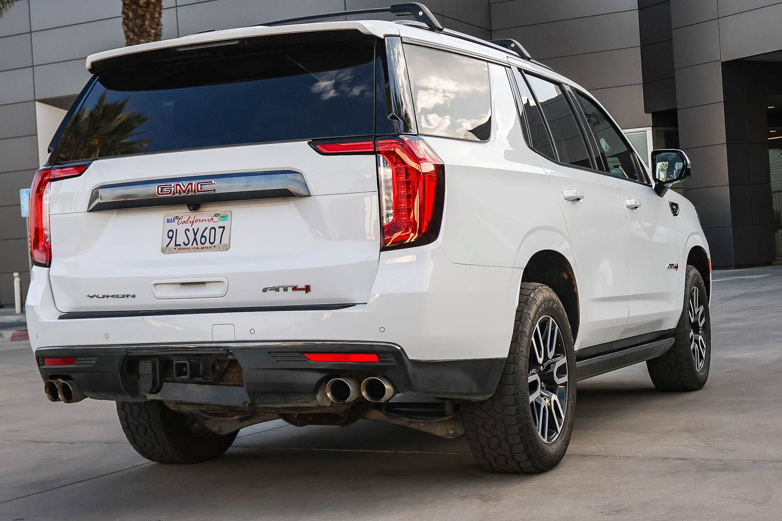 Used 2024 GMC Yukon AT4 w/ AT4 Premium Plus Package AWD/4WD image 5