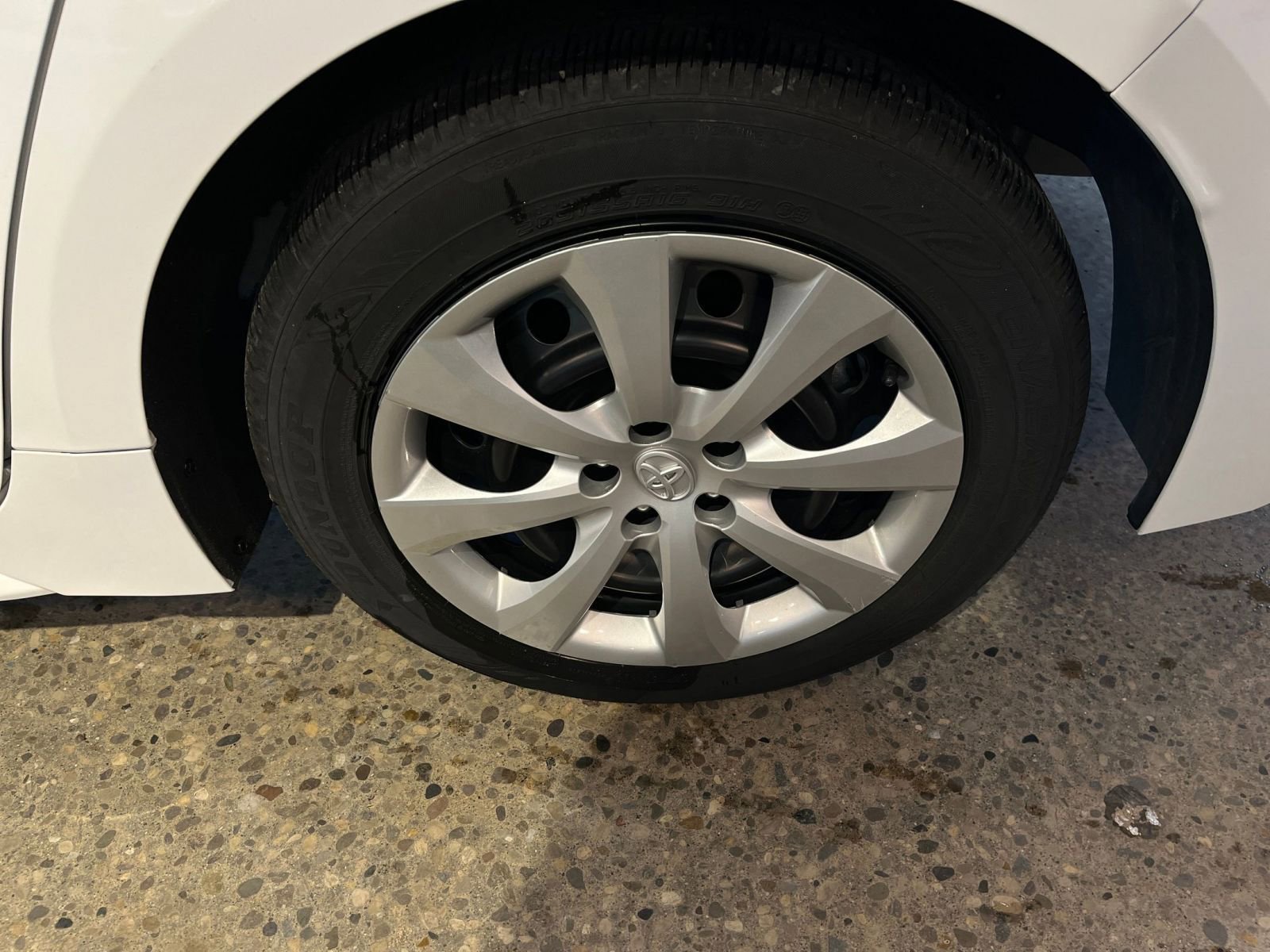 Used 2025 Toyota Corolla LE image 29