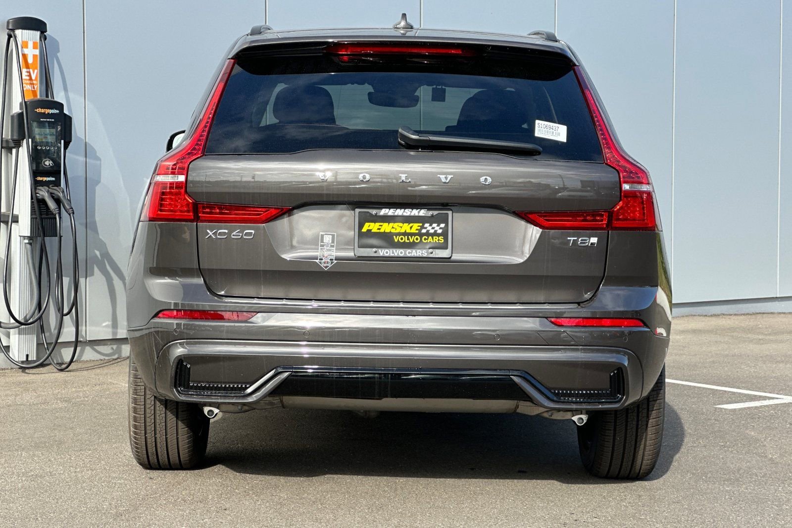 New 2025 Volvo XC60 T8 Core w/ Protection Package Premier AWD/4WD image 4